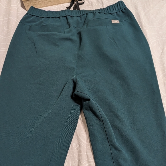 Men's Green figs joggers medium slim fit - Picture 2 of 3